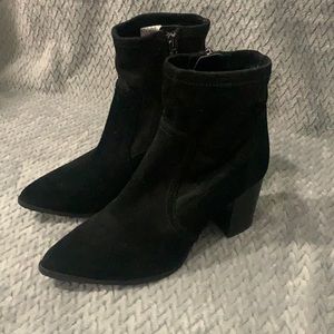 Blondo black waterproof suede bootie! Size 7.5.